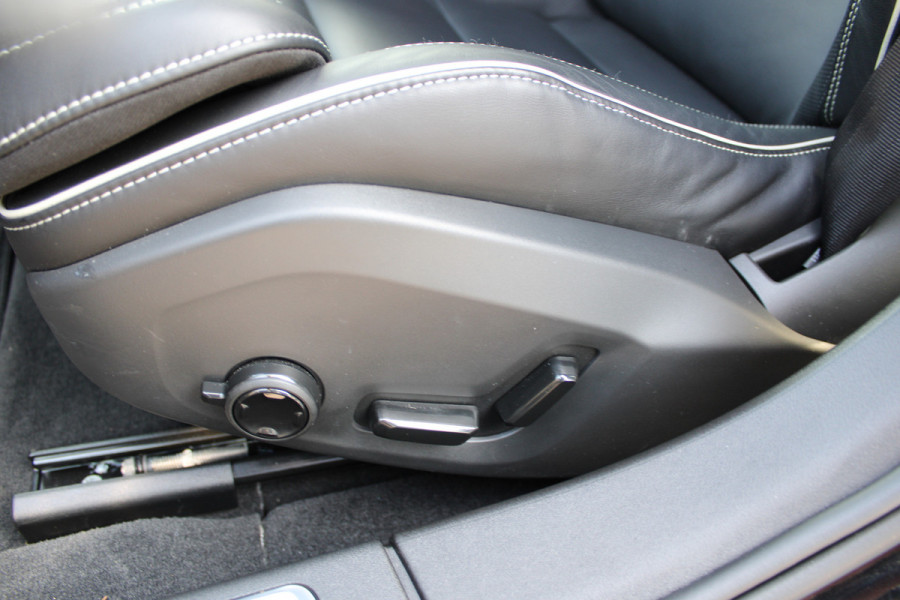 Volvo S90 2.0 T8 AWD Plus Dark | Schuifdak | Luchtvering | Long Range | Leder