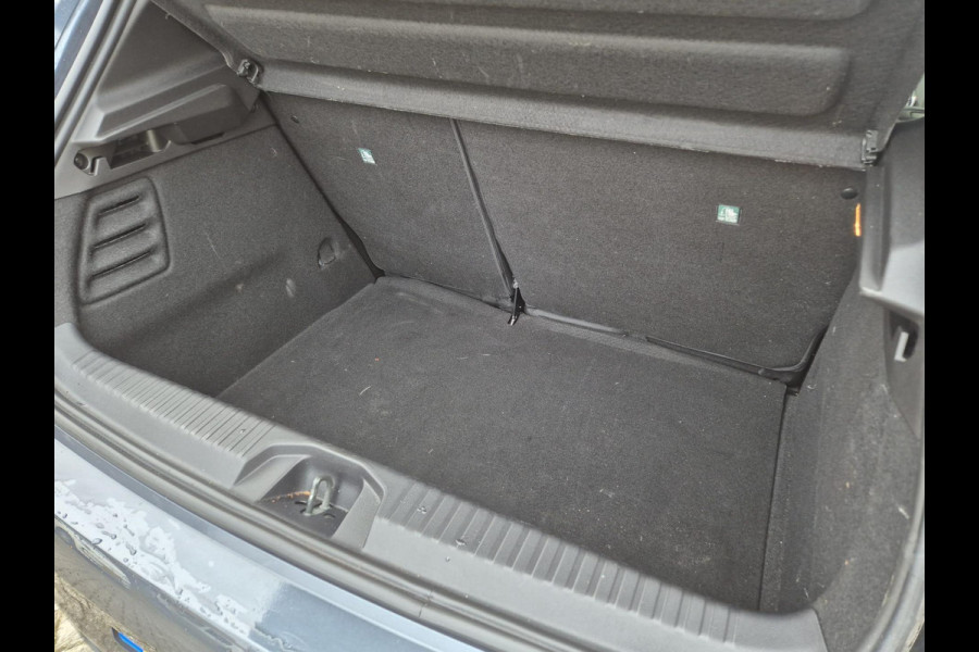 Renault Clio 1.0 TCe Intens | Achteruitrijcamera | PDC voor/achter | Led koplampen | 17'' velgen |