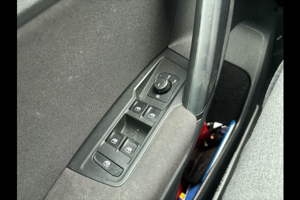 Volkswagen Tiguan 1.5 TSI ACT Highline | 150pk | Trekhaak | Stoelverwarming | Parkeersensoren Voor & Achter | Trekgewicht 1.800kg (geremd)