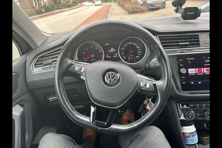 Volkswagen Tiguan 1.5 TSI ACT Highline | 150pk | Trekhaak | Stoelverwarming | Parkeersensoren Voor & Achter | Trekgewicht 1.800kg (geremd)