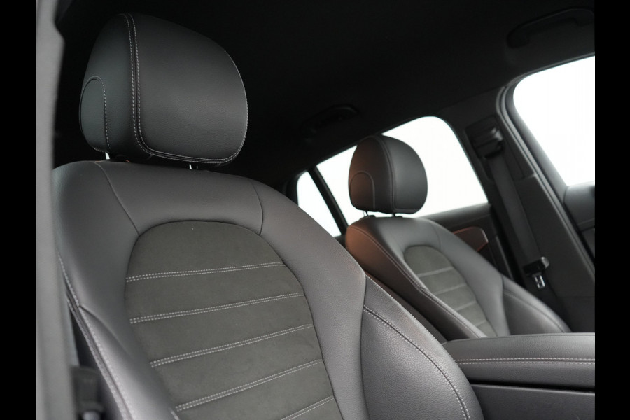 Mercedes-Benz EQC 400 4MATIC AMG Line 408pk INCL BTW | Trekhaak af Fabriek | Adaptive Cruise | 360 Camera | Multibeam LED | Standkachel | Sfeerverlichting | 19"L.M | Widescreen | Keyless | BLIS |