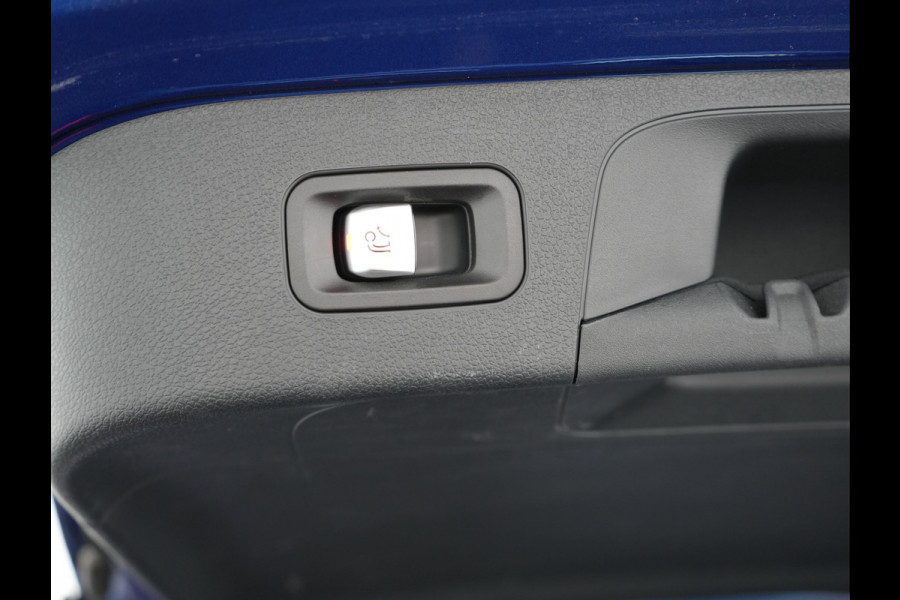 Mercedes-Benz EQC 400 4MATIC AMG Line 408pk INCL BTW | Trekhaak af Fabriek | Adaptive Cruise | 360 Camera | Multibeam LED | Standkachel | Sfeerverlichting | 19"L.M | Widescreen | Keyless | BLIS |