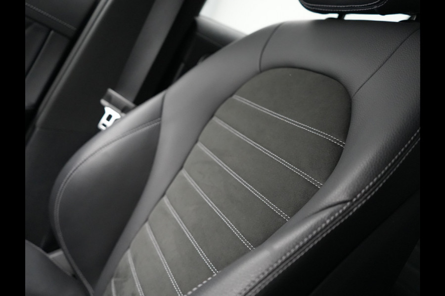 Mercedes-Benz EQC 400 4MATIC AMG Line 408pk INCL BTW | Trekhaak af Fabriek | Adaptive Cruise | 360 Camera | Multibeam LED | Standkachel | Sfeerverlichting | 19"L.M | Widescreen | Keyless | BLIS |