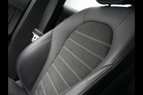 Mercedes-Benz EQC 400 4MATIC AMG Line 408pk INCL BTW | Trekhaak af Fabriek | Adaptive Cruise | 360 Camera | Multibeam LED | Standkachel | Sfeerverlichting | 19"L.M | Widescreen | Keyless | BLIS |