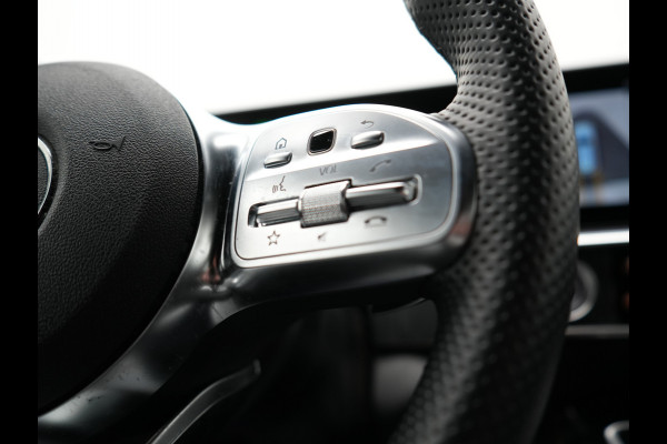 Mercedes-Benz EQC 400 4MATIC AMG Line 408pk INCL BTW | Trekhaak af Fabriek | Adaptive Cruise | 360 Camera | Multibeam LED | Standkachel | Sfeerverlichting | 19"L.M | Widescreen | Keyless | BLIS |