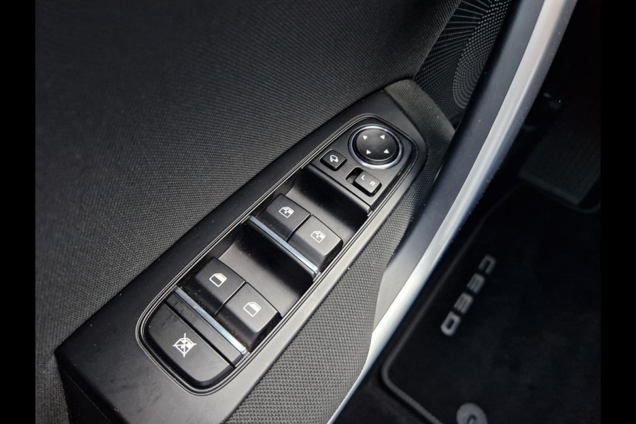 Kia Ceed Sportswagon 1.5 T-GDi DynamicLine | Camera | Clima | LED | Licht- en Regensensor |