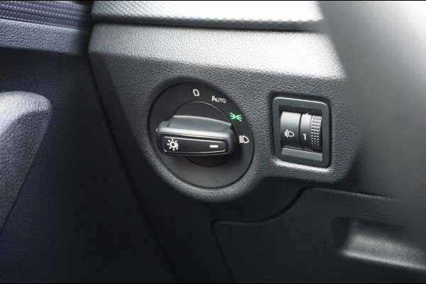 Škoda Kamiq 110 PK Ambition AUTOMAAT | AIRCO | PDC | NAVI BY APP