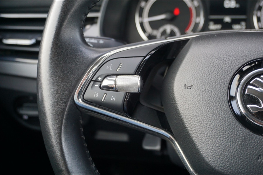 Škoda Kamiq 110 PK Ambition AUTOMAAT | AIRCO | PDC | NAVI BY APP