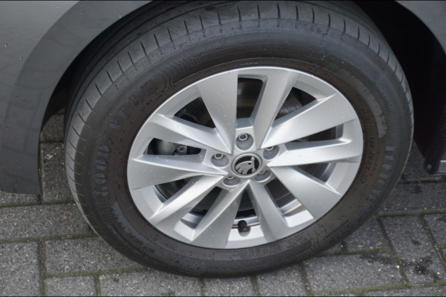 Škoda Kamiq 110 PK Ambition AUTOMAAT | AIRCO | PDC | NAVI BY APP