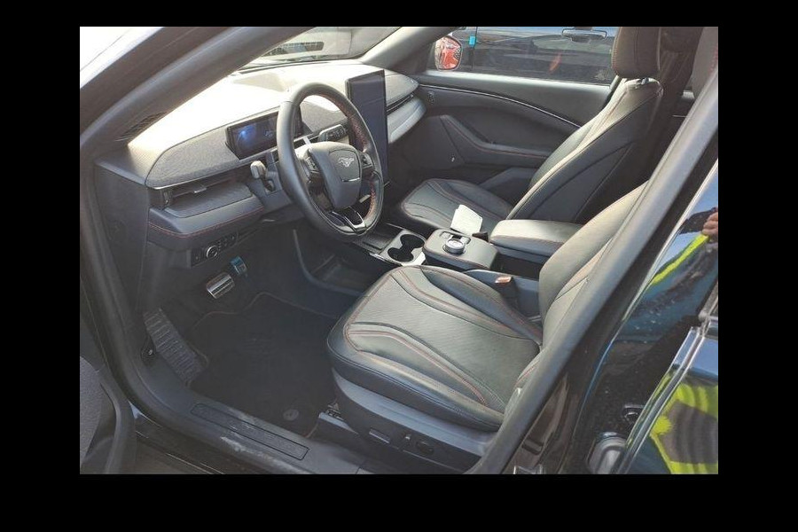 Ford Mustang Mach-E Premium AWD 75 kWh 315pk | Panoramadak | Winter Pack | Achteruitrijcamera | Elektrische Achterklep |