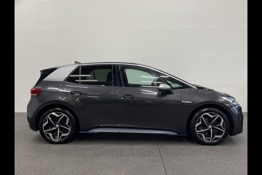 Volkswagen ID.3 First Plus 58 kWh Navigatie Apple Carplay/Android Auto Camera Parkeersensoren Adaptive Cruise Control Full LED Matrix Stoel- en stuurverwarming Lichtmetalen velgen Climate Control