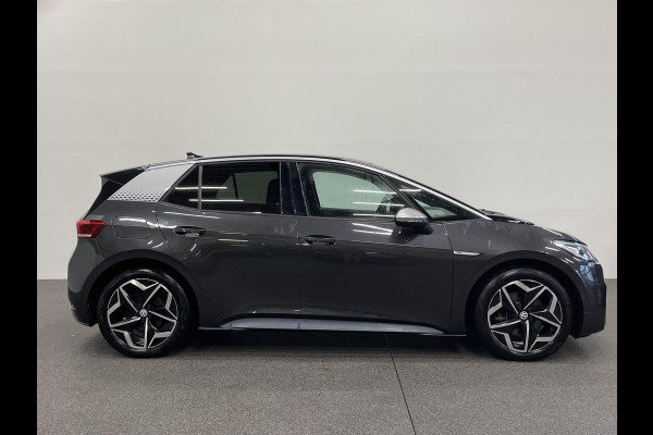 Volkswagen ID.3 First Plus 58 kWh Navigatie Apple Carplay/Android Auto Camera Parkeersensoren Adaptive Cruise Control Full LED Matrix Stoel- en stuurverwarming Lichtmetalen velgen Climate Control