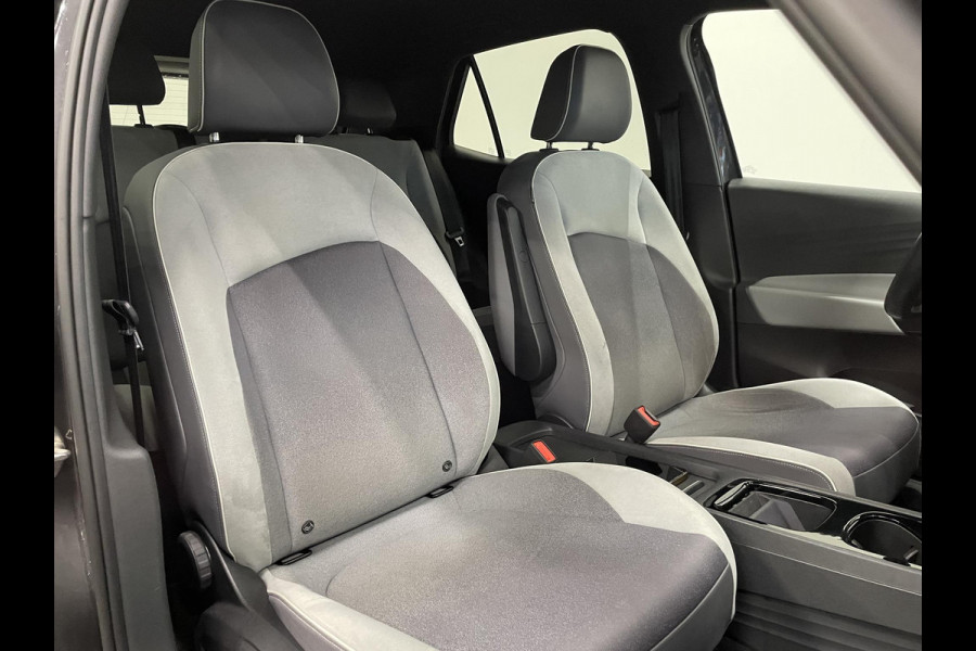 Volkswagen ID.3 First Plus 58 kWh Navigatie Apple Carplay/Android Auto Camera Parkeersensoren Adaptive Cruise Control Full LED Matrix Stoel- en stuurverwarming Lichtmetalen velgen Climate Control