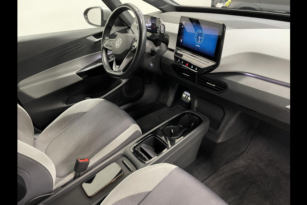 Volkswagen ID.3 First Plus 58 kWh Navigatie Apple Carplay/Android Auto Camera Parkeersensoren Adaptive Cruise Control Full LED Matrix Stoel- en stuurverwarming Lichtmetalen velgen Climate Control