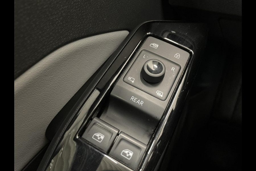 Volkswagen ID.3 First Plus 58 kWh Navigatie Apple Carplay/Android Auto Camera Parkeersensoren Adaptive Cruise Control Full LED Matrix Stoel- en stuurverwarming Lichtmetalen velgen Climate Control