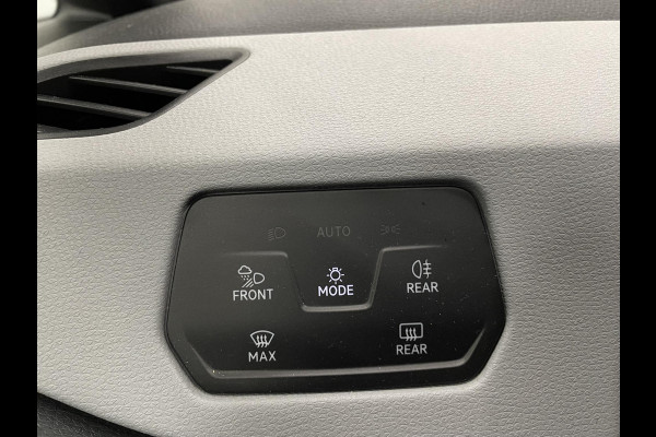 Volkswagen ID.3 First Plus 58 kWh Navigatie Apple Carplay/Android Auto Camera Parkeersensoren Adaptive Cruise Control Full LED Matrix Stoel- en stuurverwarming Lichtmetalen velgen Climate Control