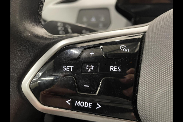 Volkswagen ID.3 First Plus 58 kWh Navigatie Apple Carplay/Android Auto Camera Parkeersensoren Adaptive Cruise Control Full LED Matrix Stoel- en stuurverwarming Lichtmetalen velgen Climate Control