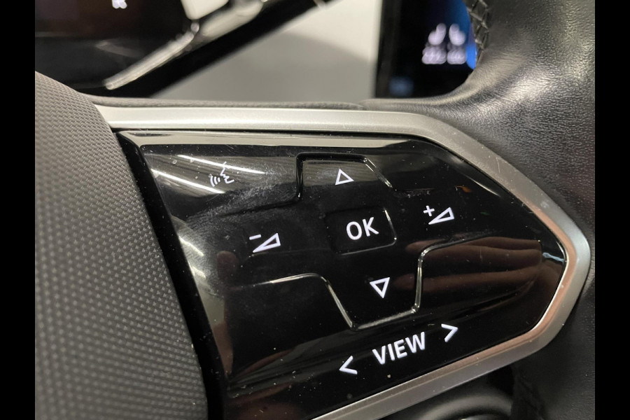 Volkswagen ID.3 First Plus 58 kWh Navigatie Apple Carplay/Android Auto Camera Parkeersensoren Adaptive Cruise Control Full LED Matrix Stoel- en stuurverwarming Lichtmetalen velgen Climate Control