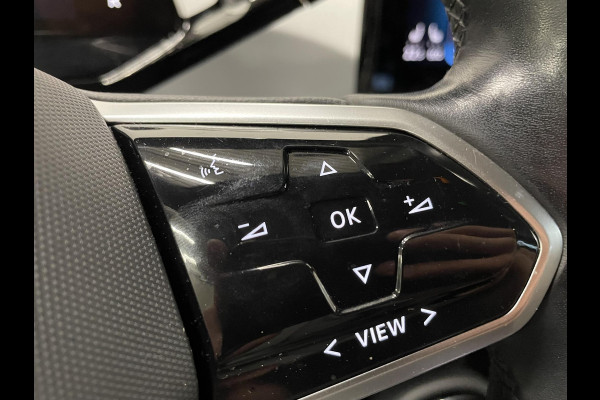 Volkswagen ID.3 First Plus 58 kWh Navigatie Apple Carplay/Android Auto Camera Parkeersensoren Adaptive Cruise Control Full LED Matrix Stoel- en stuurverwarming Lichtmetalen velgen Climate Control
