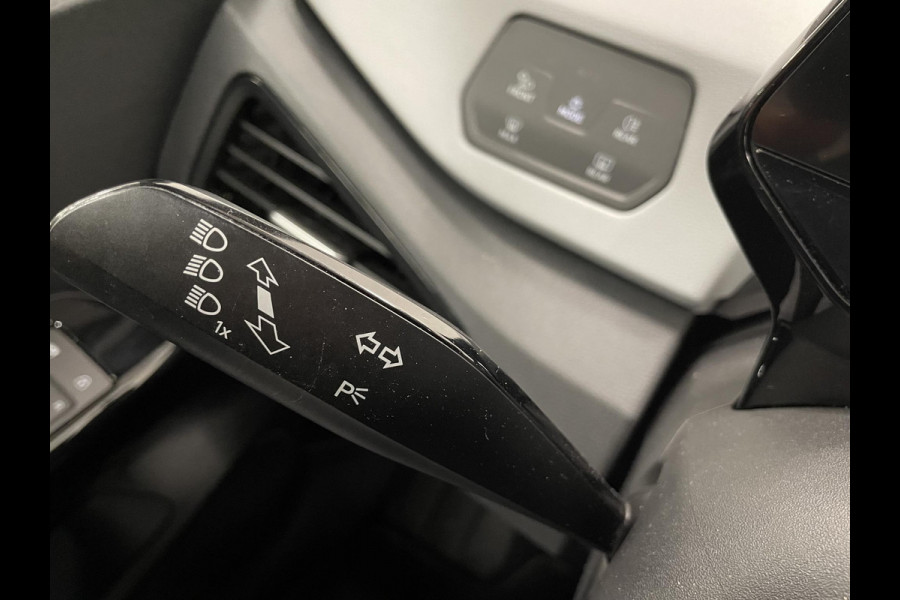 Volkswagen ID.3 First Plus 58 kWh Navigatie Apple Carplay/Android Auto Camera Parkeersensoren Adaptive Cruise Control Full LED Matrix Stoel- en stuurverwarming Lichtmetalen velgen Climate Control
