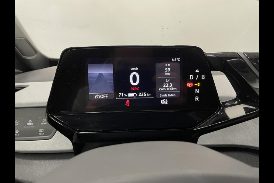 Volkswagen ID.3 First Plus 58 kWh Navigatie Apple Carplay/Android Auto Camera Parkeersensoren Adaptive Cruise Control Full LED Matrix Stoel- en stuurverwarming Lichtmetalen velgen Climate Control