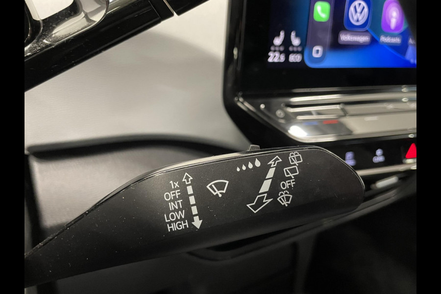 Volkswagen ID.3 First Plus 58 kWh Navigatie Apple Carplay/Android Auto Camera Parkeersensoren Adaptive Cruise Control Full LED Matrix Stoel- en stuurverwarming Lichtmetalen velgen Climate Control