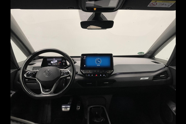 Volkswagen ID.3 First Plus 58 kWh Navigatie Apple Carplay/Android Auto Camera Parkeersensoren Adaptive Cruise Control Full LED Matrix Stoel- en stuurverwarming Lichtmetalen velgen Climate Control