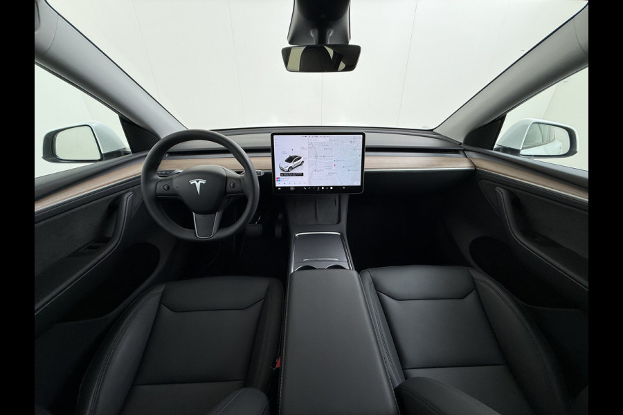 Tesla Model Y RWD SOH 95% Warmtepomp LFP-Accu Leder Lmv Camera's Panoramadak Adap.Cruise Navi Ecc Autopilot Stoel+Stuur+Achterbank Verwarming Elek.Achterklep Dodehoek detector Draadloze telefoonlader 1e Eigenaar Origineel Nederlandse Auto Fabrieksgarantie op Motor en Accu tot 08-03-2032/160.000km