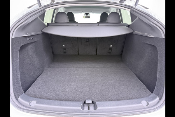 Tesla Model Y RWD SOH 95% Warmtepomp LFP-Accu Leder Lmv Camera's Panoramadak Adap.Cruise Navi Ecc Autopilot Stoel+Stuur+Achterbank Verwarming Elek.Achterklep Dodehoek detector Draadloze telefoonlader 1e Eigenaar Origineel Nederlandse Auto Fabrieksgarantie op Motor en Accu tot 08-03-2032/160.000km