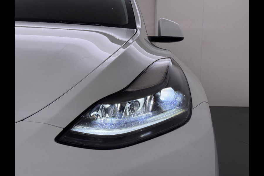 Tesla Model Y RWD SOH 95% Warmtepomp LFP-Accu Leder Lmv Camera's Panoramadak Adap.Cruise Navi Ecc Autopilot Stoel+Stuur+Achterbank Verwarming Elek.Achterklep Dodehoek detector Draadloze telefoonlader 1e Eigenaar Origineel Nederlandse Auto Fabrieksgarantie op Motor en Accu tot 08-03-2032/160.000km