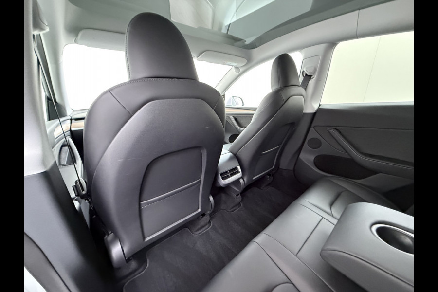 Tesla Model Y RWD SOH 95% Warmtepomp LFP-Accu Leder Lmv Camera's Panoramadak Adap.Cruise Navi Ecc Autopilot Stoel+Stuur+Achterbank Verwarming Elek.Achterklep Dodehoek detector Draadloze telefoonlader 1e Eigenaar Origineel Nederlandse Auto Fabrieksgarantie op Motor en Accu tot 08-03-2032/160.000km