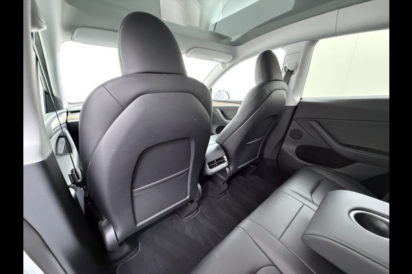 Tesla Model Y RWD SOH 95% Warmtepomp LFP-Accu Leder Lmv Camera's Panoramadak Adap.Cruise Navi Ecc Autopilot Stoel+Stuur+Achterbank Verwarming Elek.Achterklep Dodehoek detector Draadloze telefoonlader 1e Eigenaar Origineel Nederlandse Auto Fabrieksgarantie op Motor en Accu tot 08-03-2032/160.000km