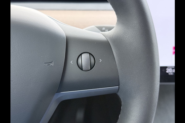 Tesla Model Y RWD SOH 95% Warmtepomp LFP-Accu Leder Lmv Camera's Panoramadak Adap.Cruise Navi Ecc Autopilot Stoel+Stuur+Achterbank Verwarming Elek.Achterklep Dodehoek detector Draadloze telefoonlader 1e Eigenaar Origineel Nederlandse Auto Fabrieksgarantie op Motor en Accu tot 08-03-2032/160.000km
