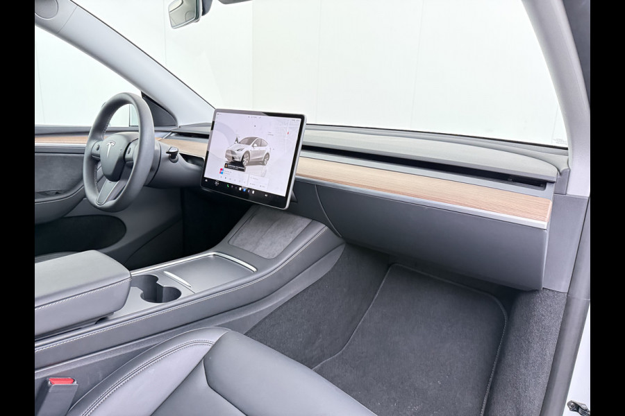 Tesla Model Y RWD SOH 95% Warmtepomp LFP-Accu Leder Lmv Camera's Panoramadak Adap.Cruise Navi Ecc Autopilot Stoel+Stuur+Achterbank Verwarming Elek.Achterklep Dodehoek detector Draadloze telefoonlader 1e Eigenaar Origineel Nederlandse Auto Fabrieksgarantie op Motor en Accu tot 08-03-2032/160.000km