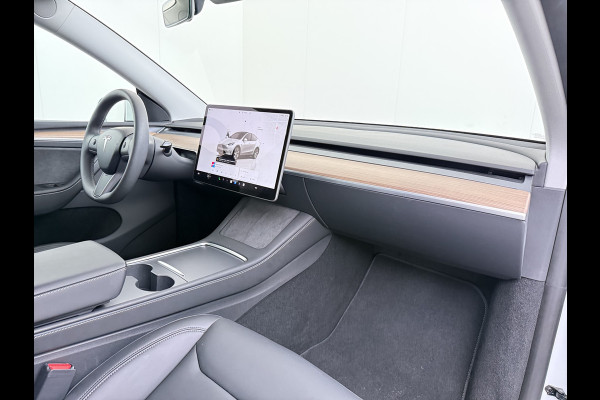 Tesla Model Y RWD SOH 95% Warmtepomp LFP-Accu Leder Lmv Camera's Panoramadak Adap.Cruise Navi Ecc Autopilot Stoel+Stuur+Achterbank Verwarming Elek.Achterklep Dodehoek detector Draadloze telefoonlader 1e Eigenaar Origineel Nederlandse Auto Fabrieksgarantie op Motor en Accu tot 08-03-2032/160.000km