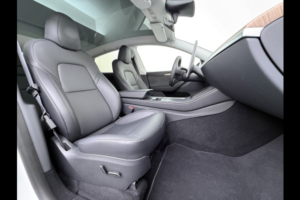 Tesla Model Y RWD SOH 95% Warmtepomp LFP-Accu Leder Lmv Camera's Panoramadak Adap.Cruise Navi Ecc Autopilot Stoel+Stuur+Achterbank Verwarming Elek.Achterklep Dodehoek detector Draadloze telefoonlader 1e Eigenaar Origineel Nederlandse Auto Fabrieksgarantie op Motor en Accu tot 08-03-2032/160.000km