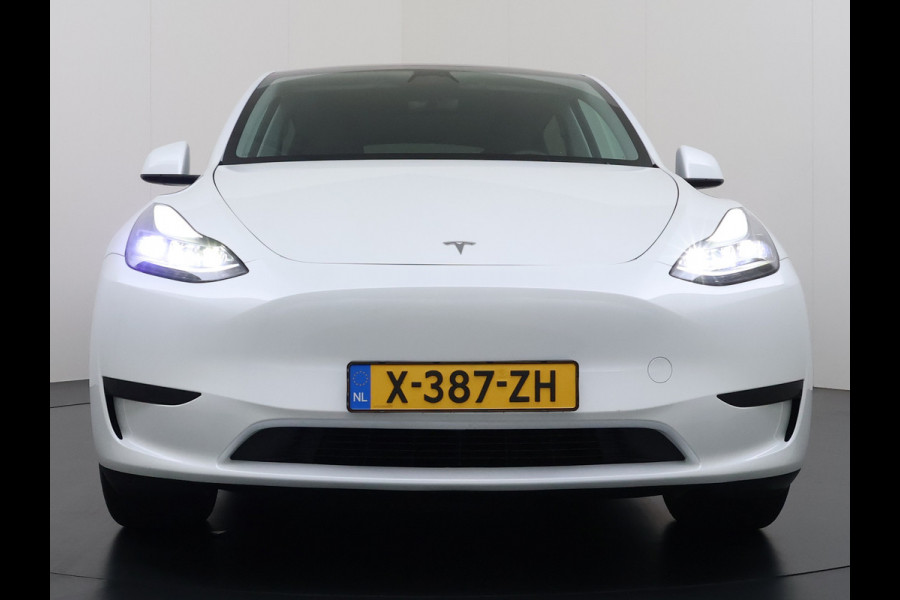 Tesla Model Y RWD SOH 95% Warmtepomp LFP-Accu Leder Lmv Camera's Panoramadak Adap.Cruise Navi Ecc Autopilot Stoel+Stuur+Achterbank Verwarming Elek.Achterklep Dodehoek detector Draadloze telefoonlader 1e Eigenaar Origineel Nederlandse Auto Fabrieksgarantie op Motor en Accu tot 08-03-2032/160.000km