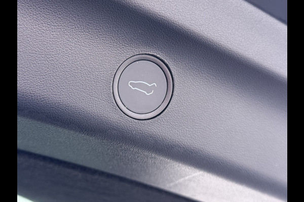 Tesla Model Y RWD SOH 95% Warmtepomp LFP-Accu Leder Lmv Camera's Panoramadak Adap.Cruise Navi Ecc Autopilot Stoel+Stuur+Achterbank Verwarming Elek.Achterklep Dodehoek detector Draadloze telefoonlader Origineel Nederlandse Auto Fabrieksgarantie op Motor en Accu tot 7-12-2030/160.000km