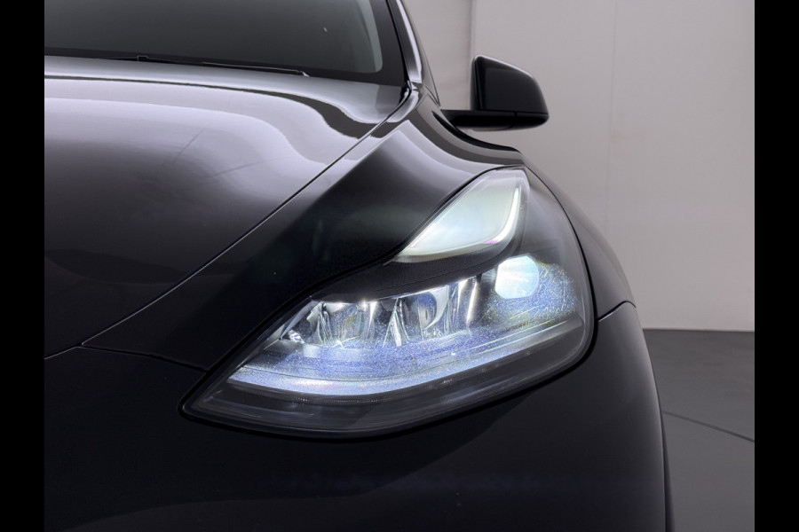 Tesla Model Y RWD SOH 95% Warmtepomp LFP-Accu Leder Lmv Camera's Panoramadak Adap.Cruise Navi Ecc Autopilot Stoel+Stuur+Achterbank Verwarming Elek.Achterklep Dodehoek detector Draadloze telefoonlader Origineel Nederlandse Auto Fabrieksgarantie op Motor en Accu tot 7-12-2030/160.000km