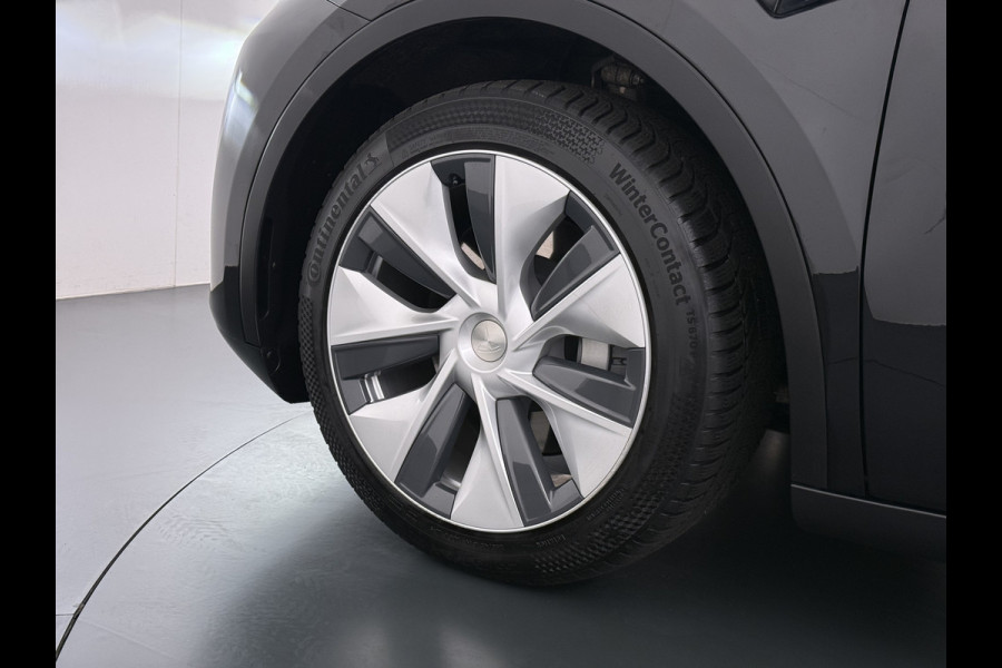 Tesla Model Y RWD SOH 95% Warmtepomp LFP-Accu Leder Lmv Camera's Panoramadak Adap.Cruise Navi Ecc Autopilot Stoel+Stuur+Achterbank Verwarming Elek.Achterklep Dodehoek detector Draadloze telefoonlader Origineel Nederlandse Auto Fabrieksgarantie op Motor en Accu tot 7-12-2030/160.000km