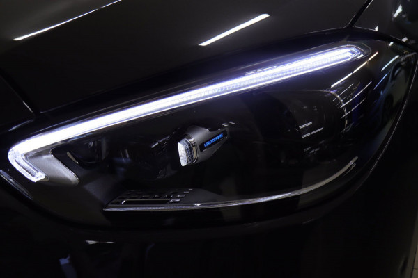 Mercedes-Benz C-Klasse 300 E AMG Line / PANO/HUD/CARPLAY/SFEERVERLICHTING/BOMVOL