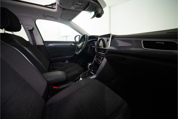 Volkswagen T-Roc 1.5 TSI Style 150PK Facelift | Pano | LED | Stoel&Stuur verw. | Carplay | Camera | 12 MND Garantie