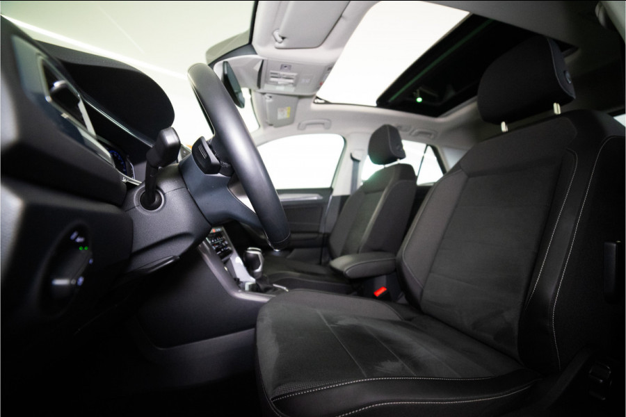 Volkswagen T-Roc 1.5 TSI Style 150PK Facelift | Pano | LED | Stoel&Stuur verw. | Carplay | Camera | 12 MND Garantie