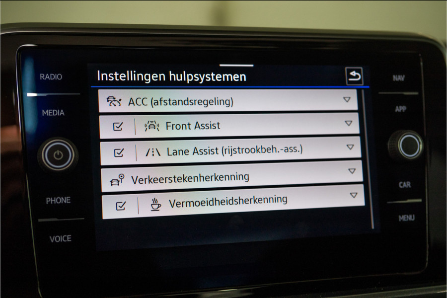 Volkswagen T-Roc 1.5 TSI Style 150PK Facelift | Pano | LED | Stoel&Stuur verw. | Carplay | Camera | 12 MND Garantie