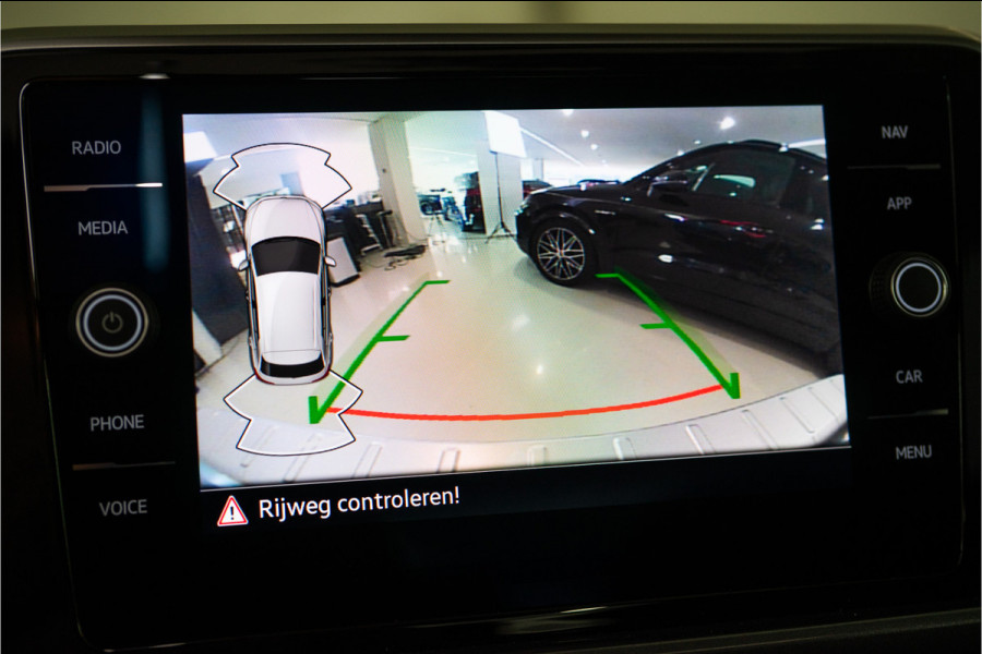 Volkswagen T-Roc 1.5 TSI Style 150PK Facelift | Pano | LED | Stoel&Stuur verw. | Carplay | Camera | 12 MND Garantie