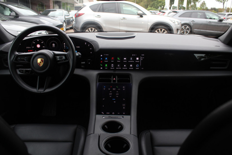 Porsche Taycan Sport Turismo 79 kWh / Panoramadak / Camera / Bose / 20'' / Luchtvering / Leder / Warmtepomp / Dodehoek / Stoelverwarming / DAB / Cruise Control