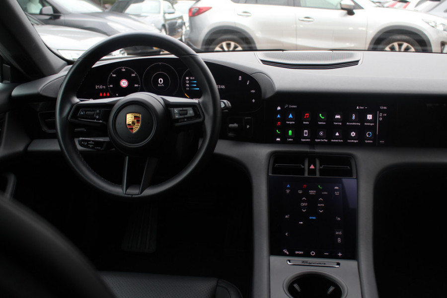 Porsche Taycan Sport Turismo 79 kWh / Panoramadak / Camera / Bose / 20'' / Luchtvering / Leder / Warmtepomp / Dodehoek / Stoelverwarming / DAB / Cruise Control