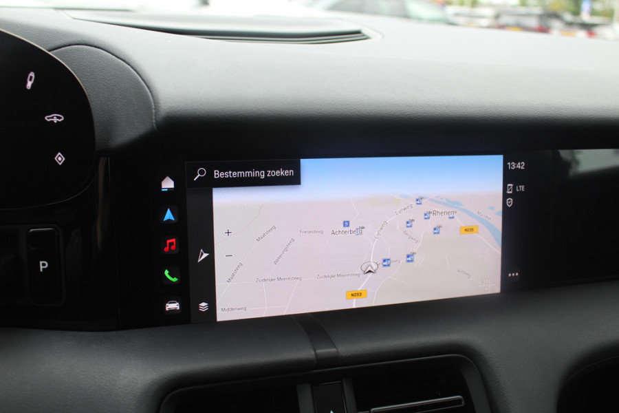 Porsche Taycan Sport Turismo 79 kWh / Panoramadak / Camera / Bose / 20'' / Luchtvering / Leder / Warmtepomp / Dodehoek / Stoelverwarming / DAB / Cruise Control