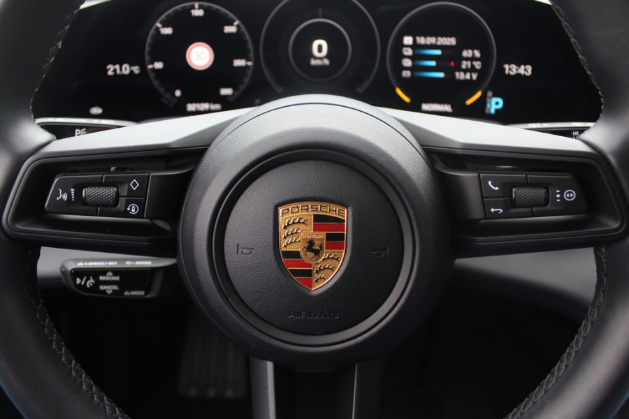Porsche Taycan Sport Turismo 79 kWh / Panoramadak / Camera / Bose / 20'' / Luchtvering / Leder / Warmtepomp / Dodehoek / Stoelverwarming / DAB / Cruise Control