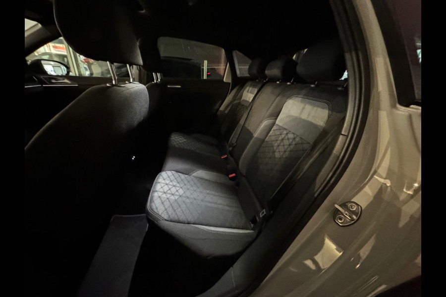 Volkswagen Taigo 1.5 TSI R-Line Business Pano|Keyl|Sfeer|VOL